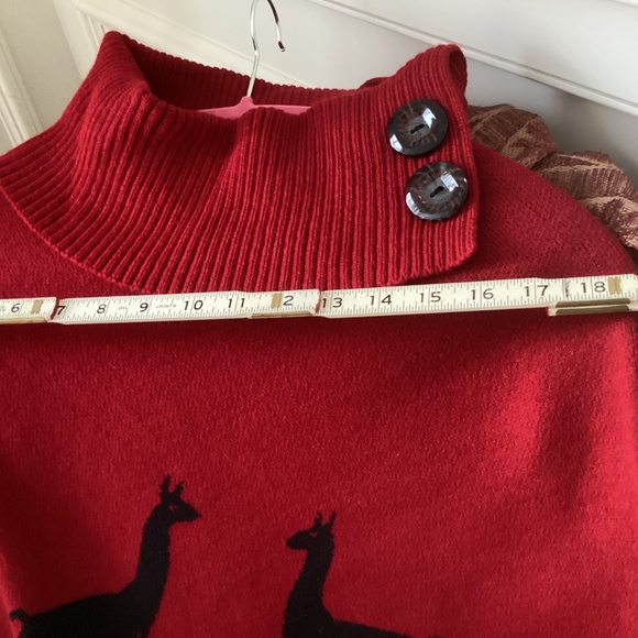 Poncho - Cape by Runa’s Crafts made- Ecuador -Burgundy/merlot  -Llamas-Cowl neck - Picture 11 of 13